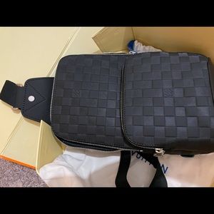 AVENUE SLING BAG Louis Vuitton
